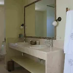Nabia 4* كانديليدا