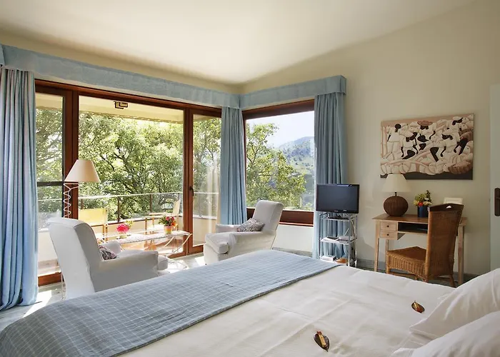 호텔 나비아 칸델레다