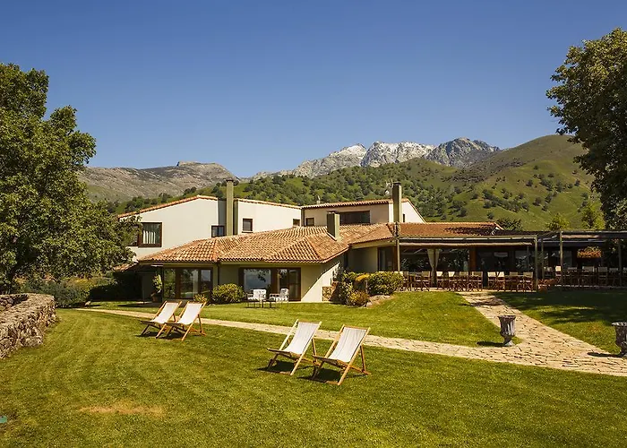 호텔 나비아 칸델레다