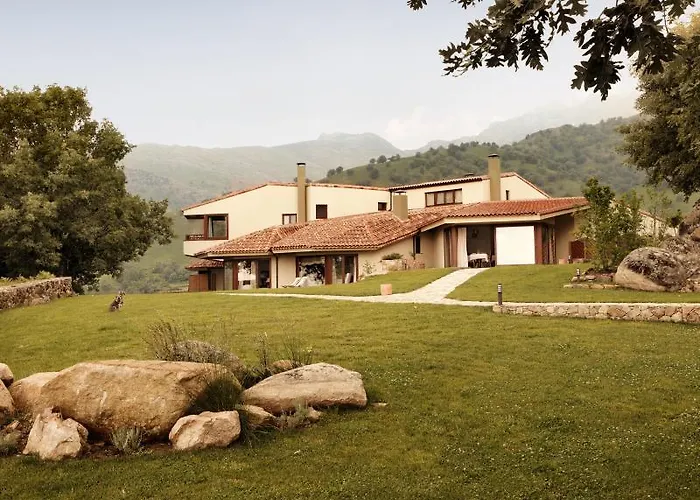 나비아 칸델레다